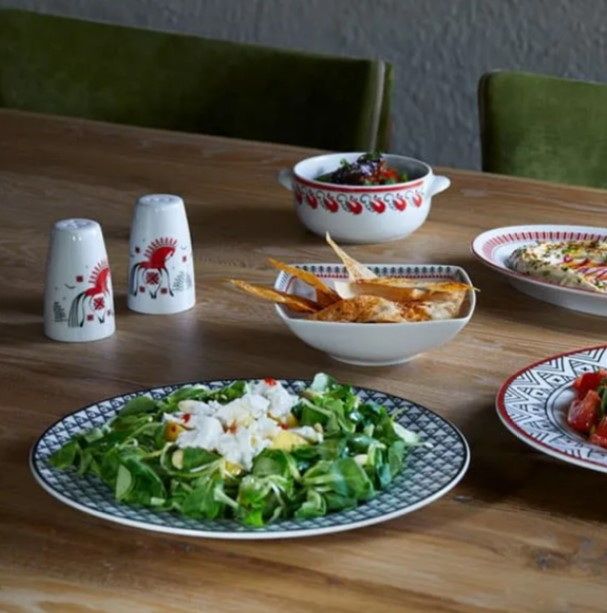 Подставка под емкости для специй Башкирский фарфор Мезень Принц Лебеди H 105 мм, L 168 мм, B 65 мм белая, красная артикул ИПС 03.168.Д1302:07