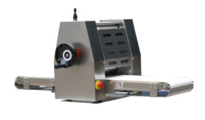 Тестораскаточная машина Kocateq OMJ 290 NW настольная, с конвейером 29х115 см