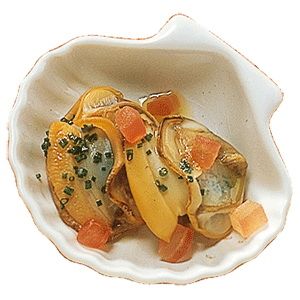 Блюдо для подачи REVOL Miniatures 20 мл, L 75 мм, B 70 мм, H 20 мм, белое артикул 615399