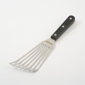 Лопатка кухонная изогнутая ProHotel HC-GS131-6 L 275 мм, B 75 мм, H 1 мм, перфорированная, нерж. сталь/полиоксиметилен артикул 4110993