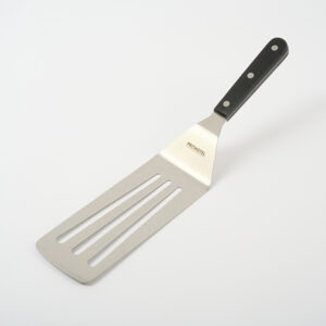 Лопатка кухонная изогнутая ProHotel HC-GS131-4 L 357 мм, B 77 мм, H 1,2 мм, перфорированная, нерж. сталь/полиоксиметилен артикул 4110991