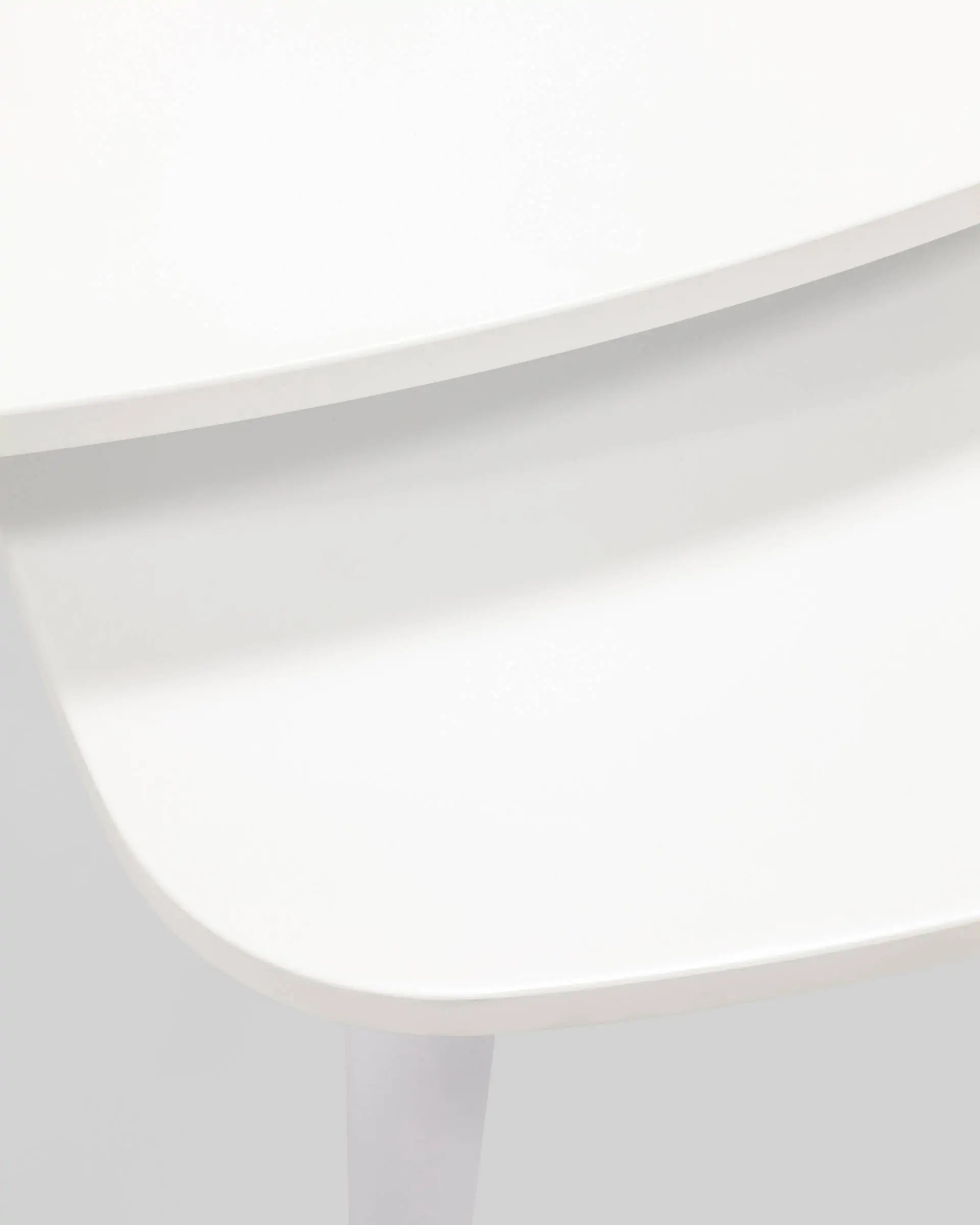 Набор журнальных столиков белых Агата 80 и 60 см