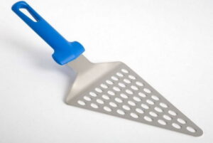 Лопатка для пиццы Gi.Metal AC-STP16F 150х120 мм перфорированная, треугольная